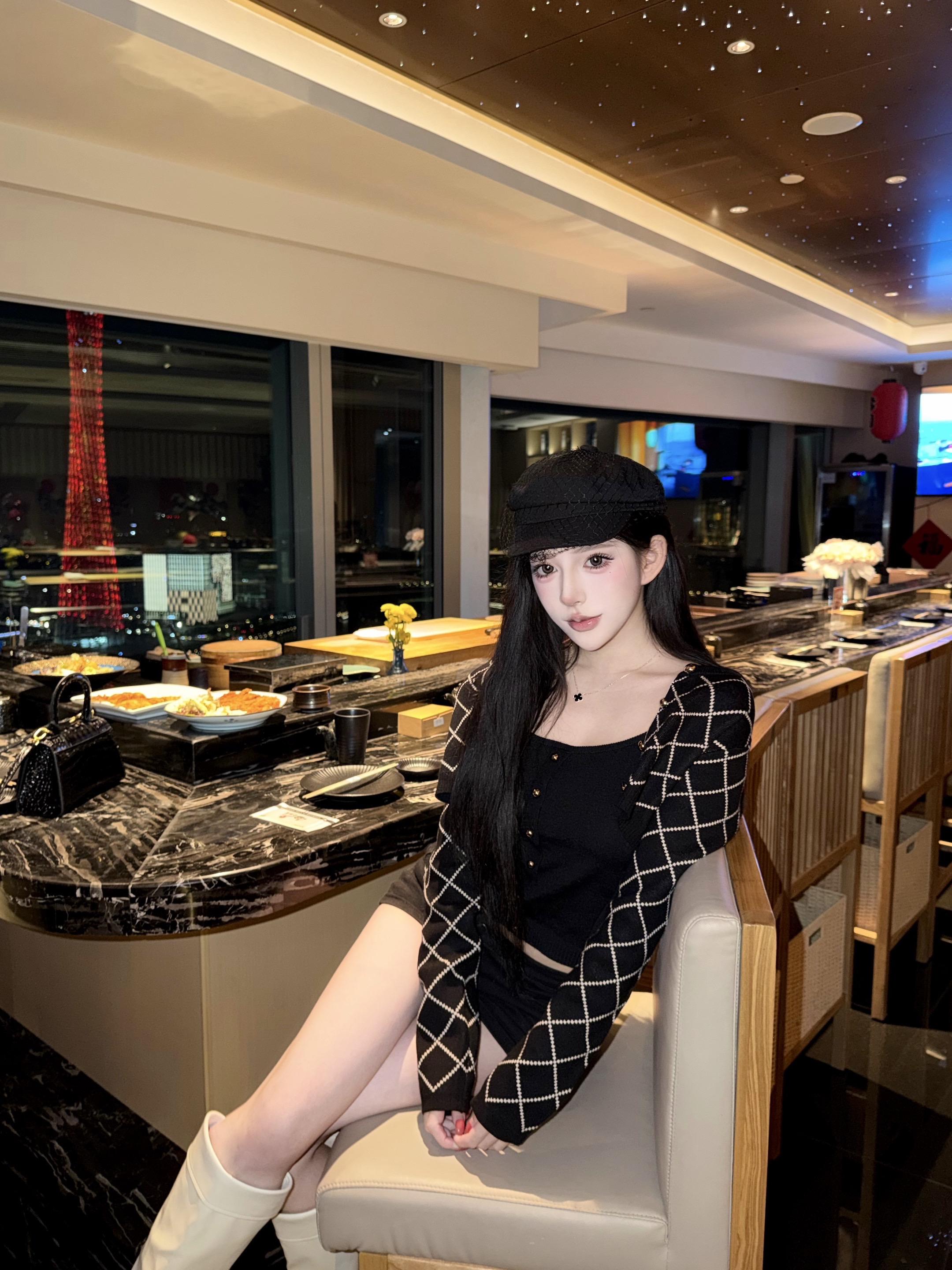 三分可爱三分艳丽三分妩媚和一分清纯 构成了我这个十分完美的女人