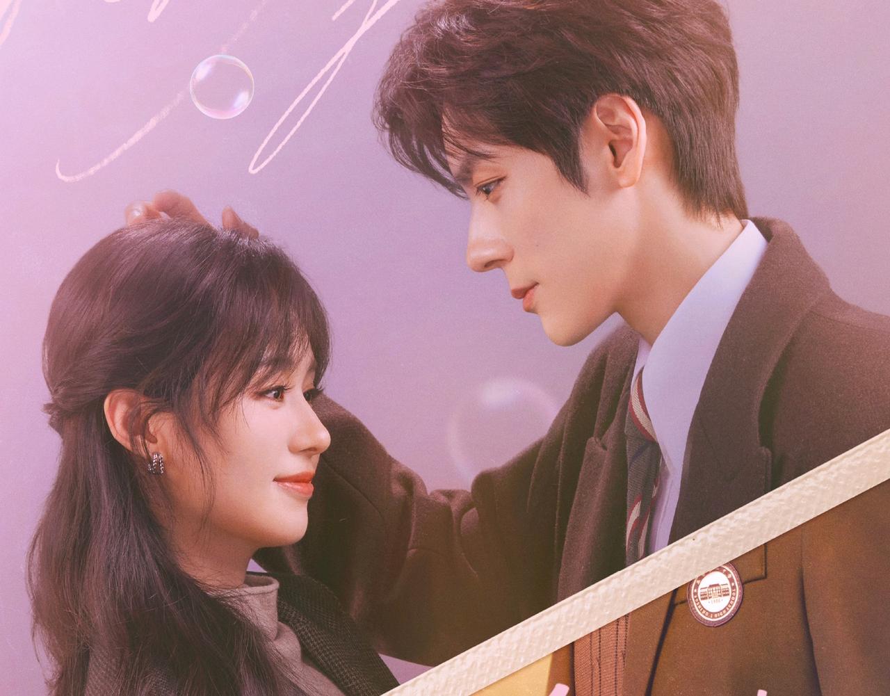 这种爱情也只在小说里在影视剧里，
十年不忘，
情有独钟钟情一生男生即便出国了还一