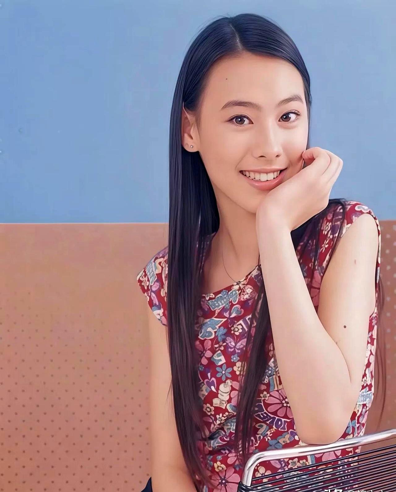 16年前，梁洛施22岁，一口气给李泽楷生了仨娃，结果没领证。
 

网友：这操作