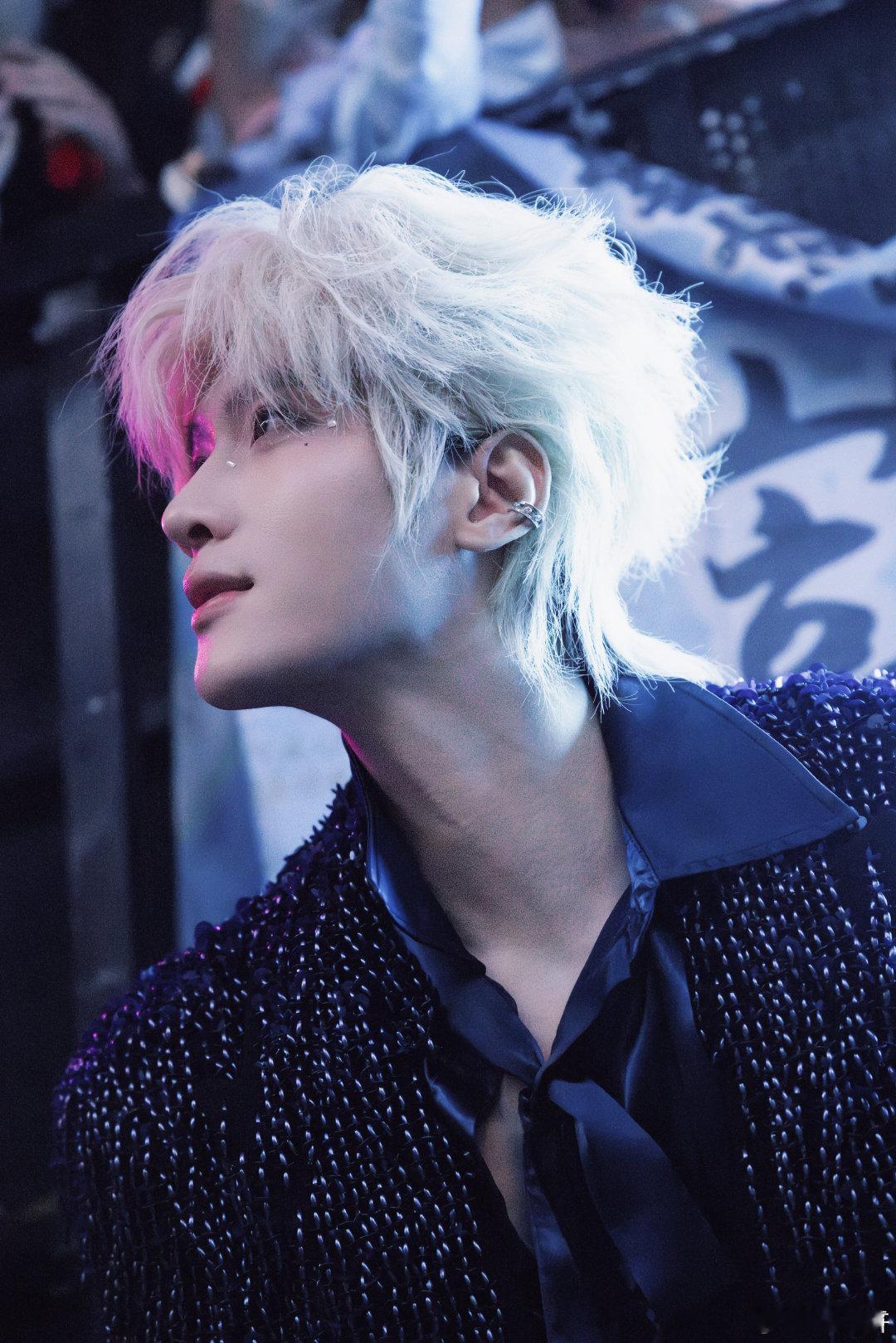 二爸这超绝侧颜，这下颌线，爽！ 