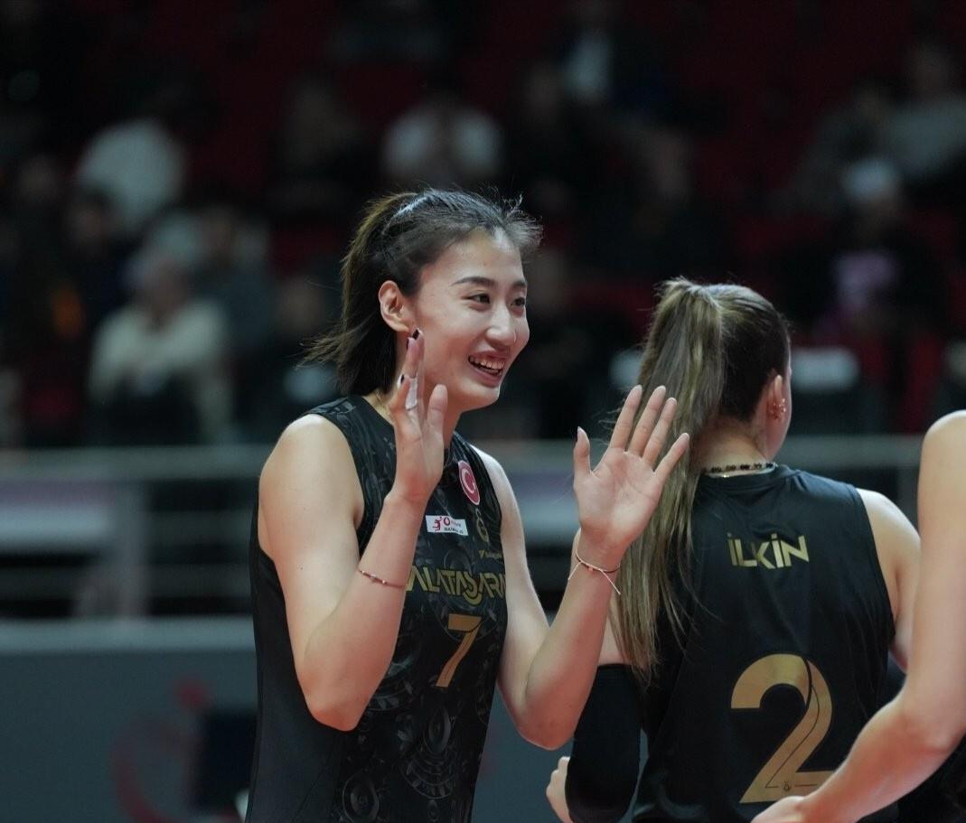 12月8日消息，欧洲女排联赛王媛媛所在的土耳其加拉塔萨雷队上演逆袭以3比1击败强