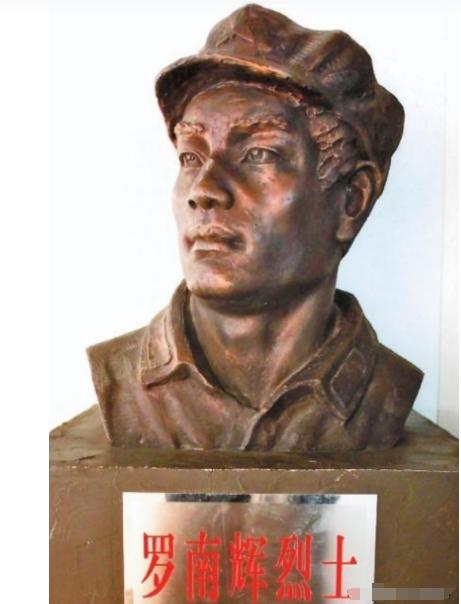 “求求你们别放我走！”1930年，红军军委书记罗南辉被捕，敌人还没有用刑，他自己