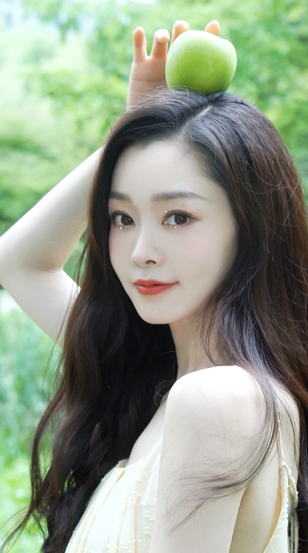 #宋轶头顶青苹果##宋轶闪钻眼妆# 宋轶闪钻眼妆好美，可以可以 ​​​