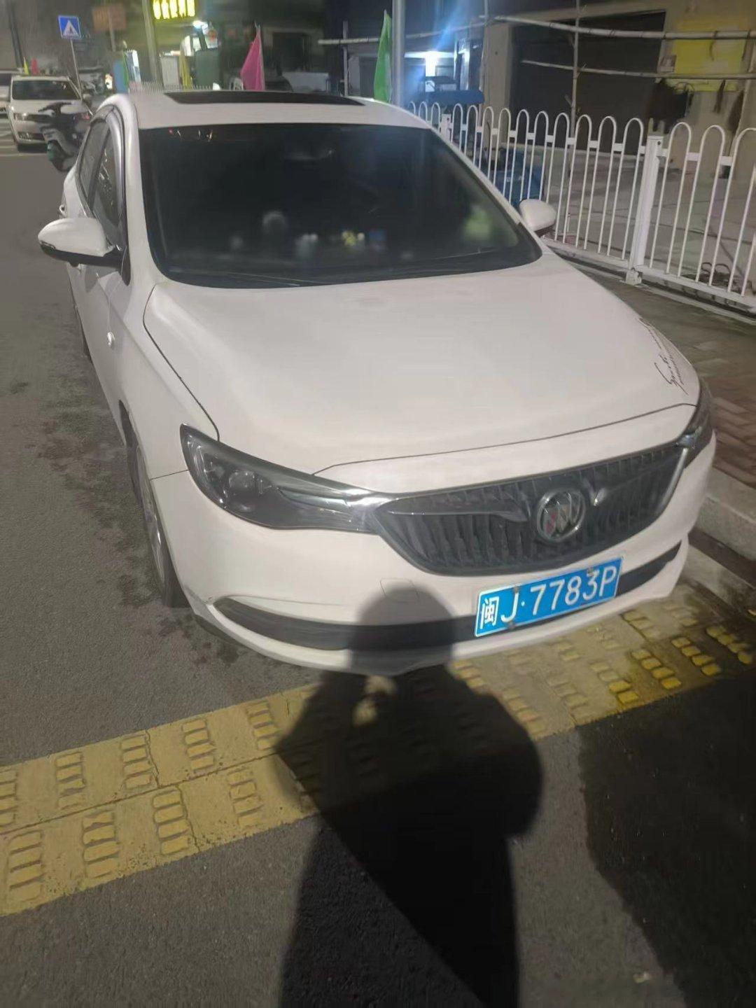 汽车的社交属性变强了吗汽场全开 深圳湾的车轮温度我的车是辆续航不算顶尖的新能源车