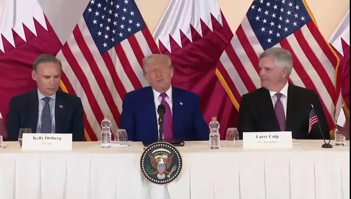 3月4日，美媒报道称，特朗普政府紧急约谈军工巨头，因武器即将耗尽，需商讨加速生产