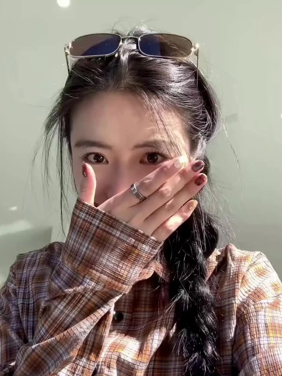 以前不甘心 总想争个对错 现在不会了 人心各有所愿 没有道理可讲.