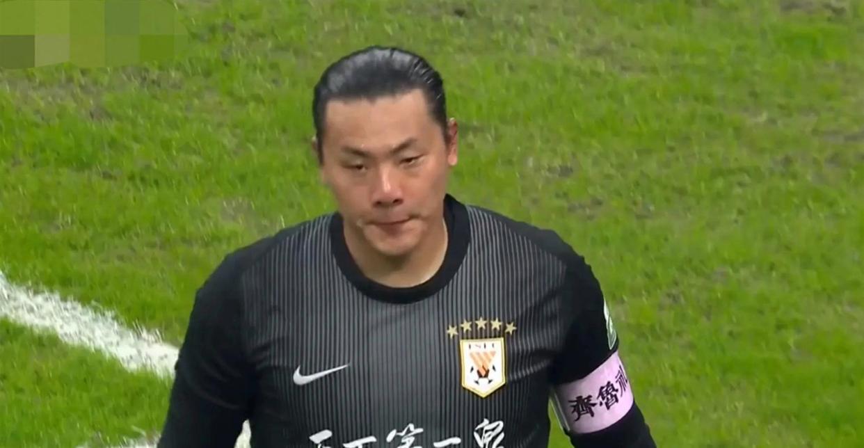 大雷复出，三个看点，令人猝不及防：
一是大雷伤愈复出后扎小辫子了。头发看上去油光