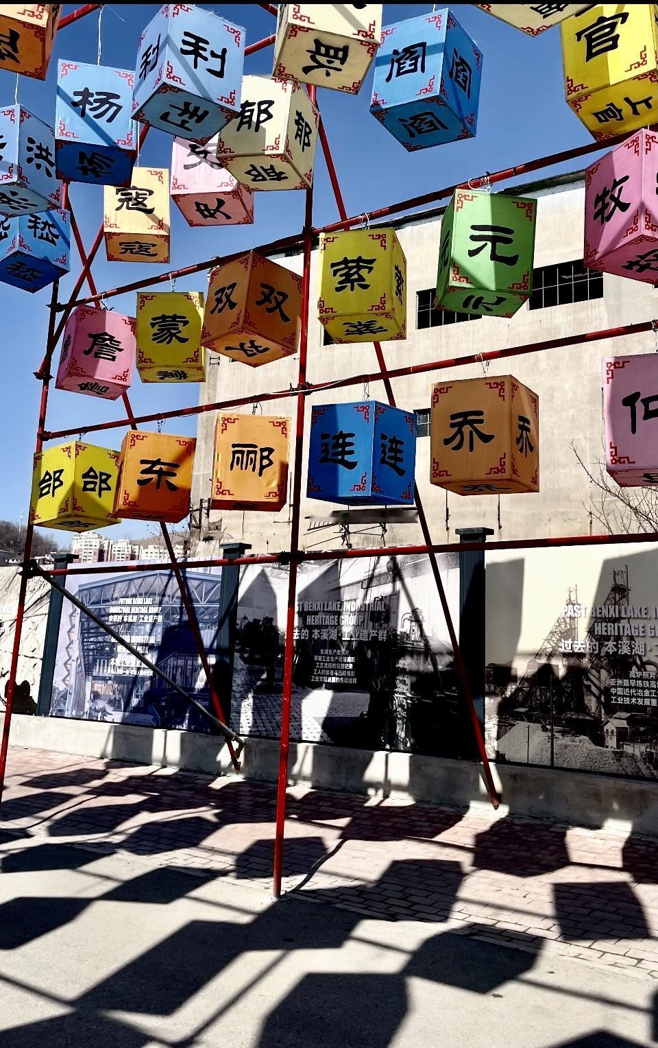 ～伪幸福～

常处长退休前，鱼杆早就买好了。他去湖边钓鱼时，鱼杆是最先进的，遮阳