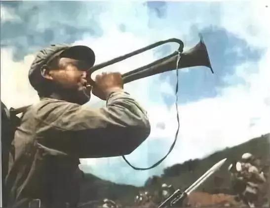 我当兵时连部还有司号员，天天早操时自己出营房去练吹号。我是1970年12月入伍，