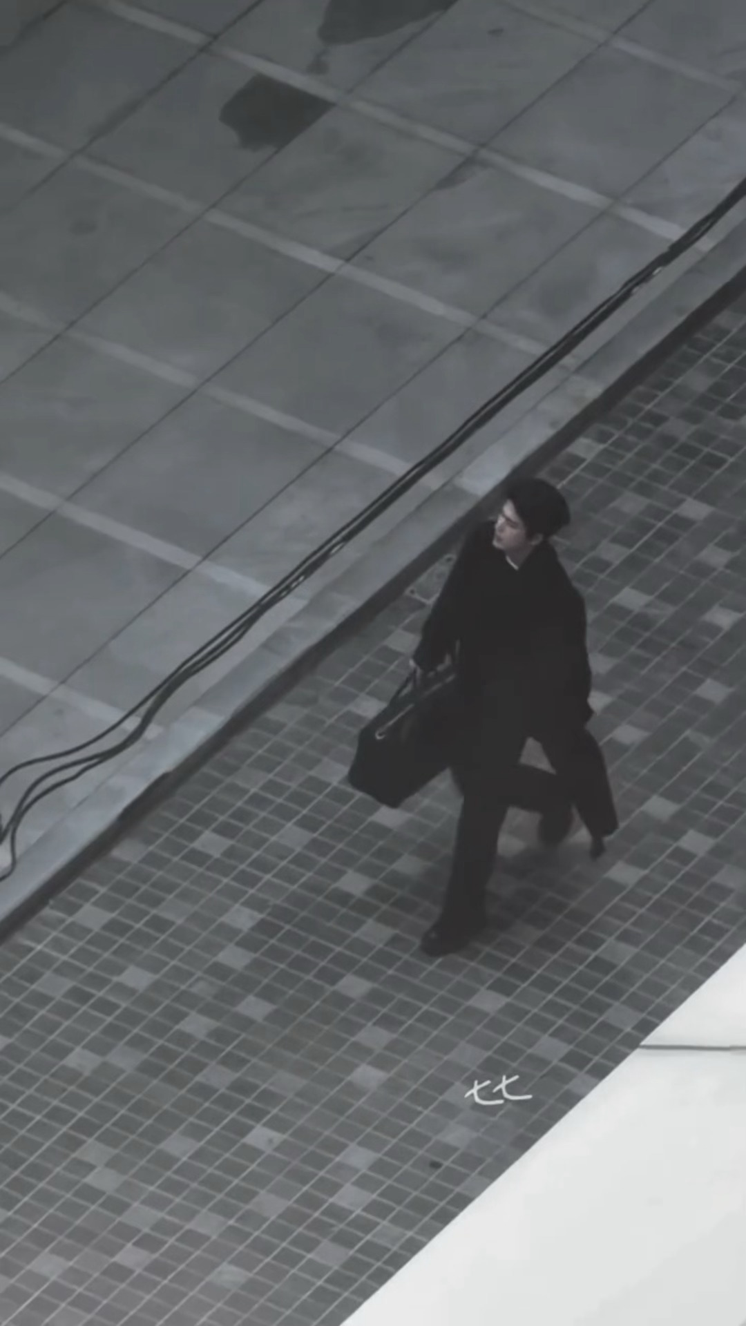 没开玩笑张凌赫拍广告走这几步秒杀现偶路透接都市霸总本🤲🏻🤲🏻🤲🏻张凌