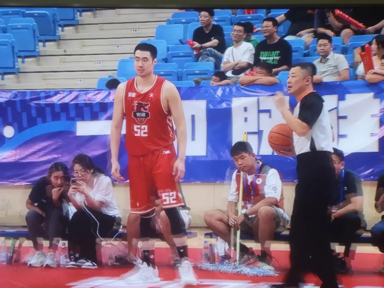 .去年 cba 选秀，被选中的NBL球员当中。庞中林去了国家队。李祥波去了广州，