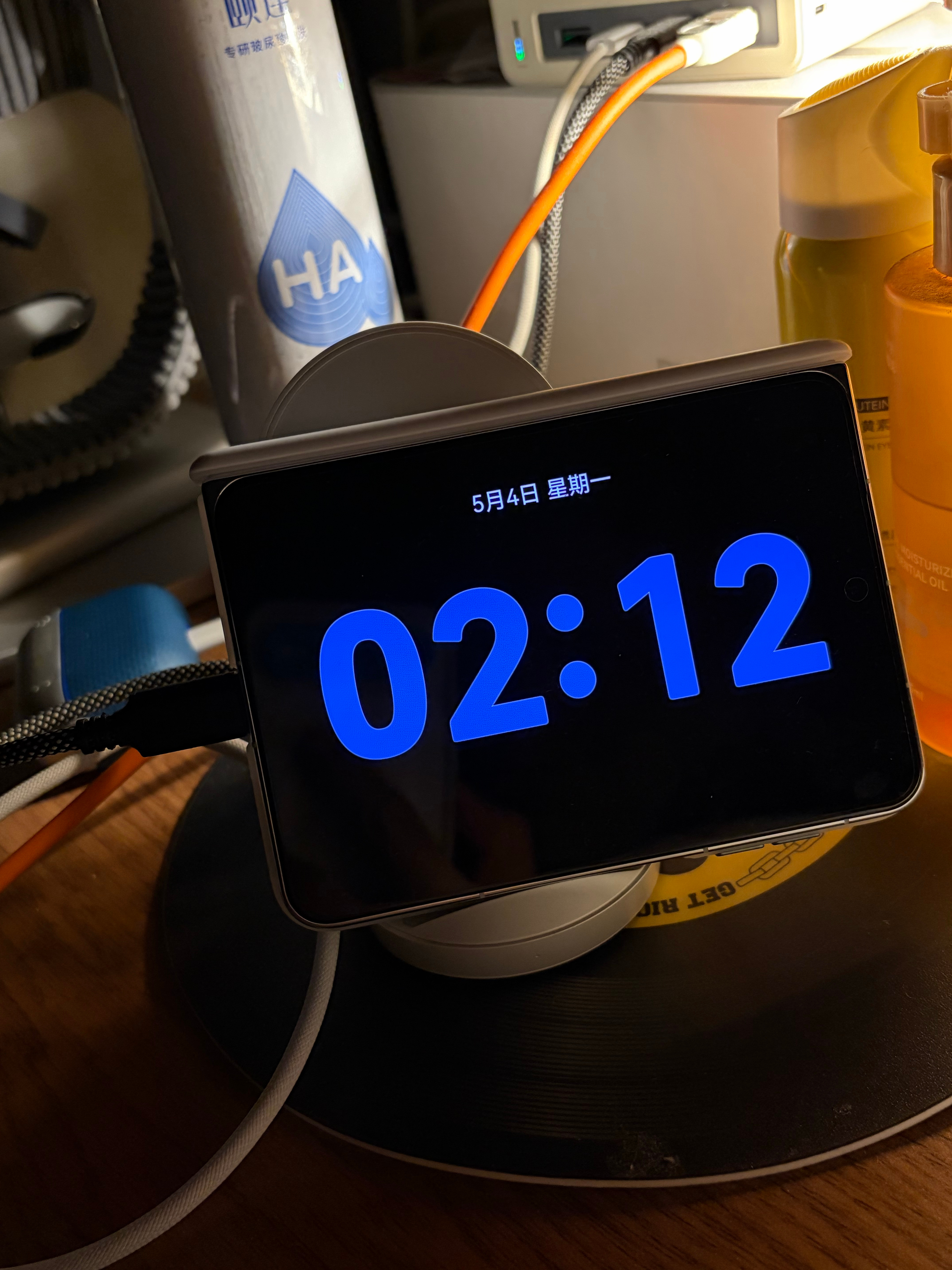wo无意发现当你充电横向摆放 Pura X Max 的时候系统会提示待机时钟！！