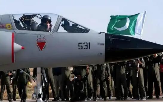 为护伊朗谈判代表团，巴空军亮出全部家底，应对以色列斩首威胁，用实力证明：想动伊朗