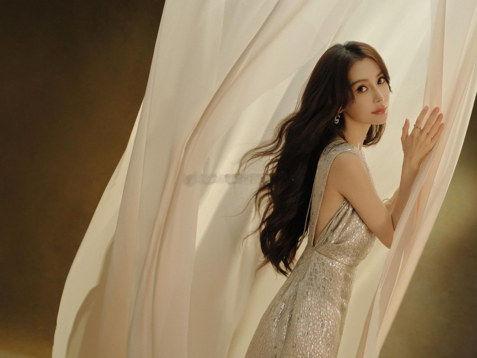 angelababy angelababy露娜 "我执笔卷写你的青春，远方的光与