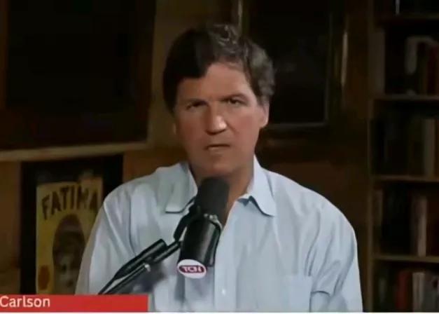 CNN消息，当地时间17日，美国右翼媒体人塔克.卡森，在接受采访时，援引一名不愿