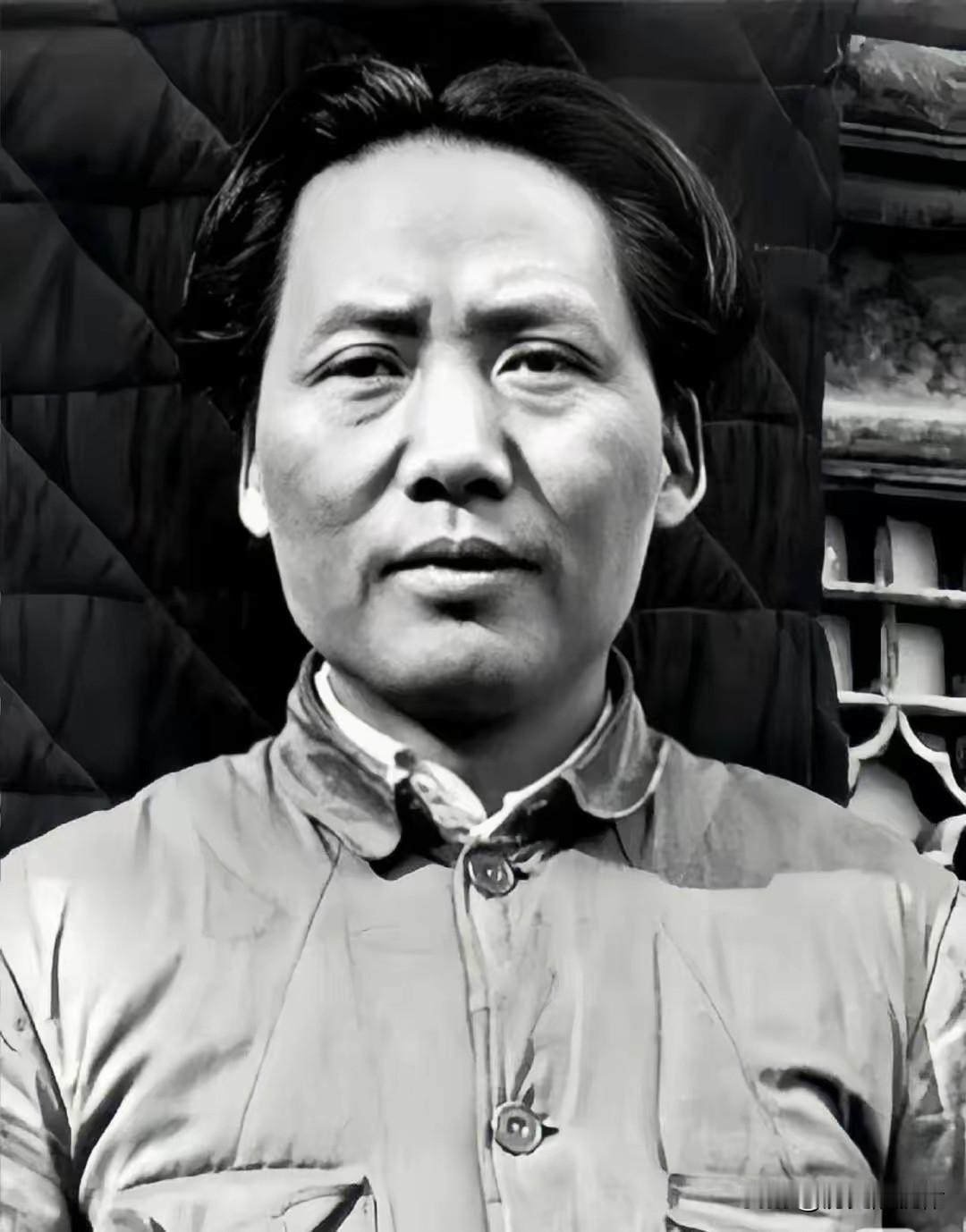 1935年直罗镇战役：主席抱病躺担架上前线，小兵一句规矩，尽显红军铁律
 
19