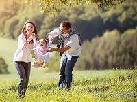 别用“儿孙自有儿孙福”敷衍人生，好家庭靠代代托举向上走
 
最近一段聊家庭代际责