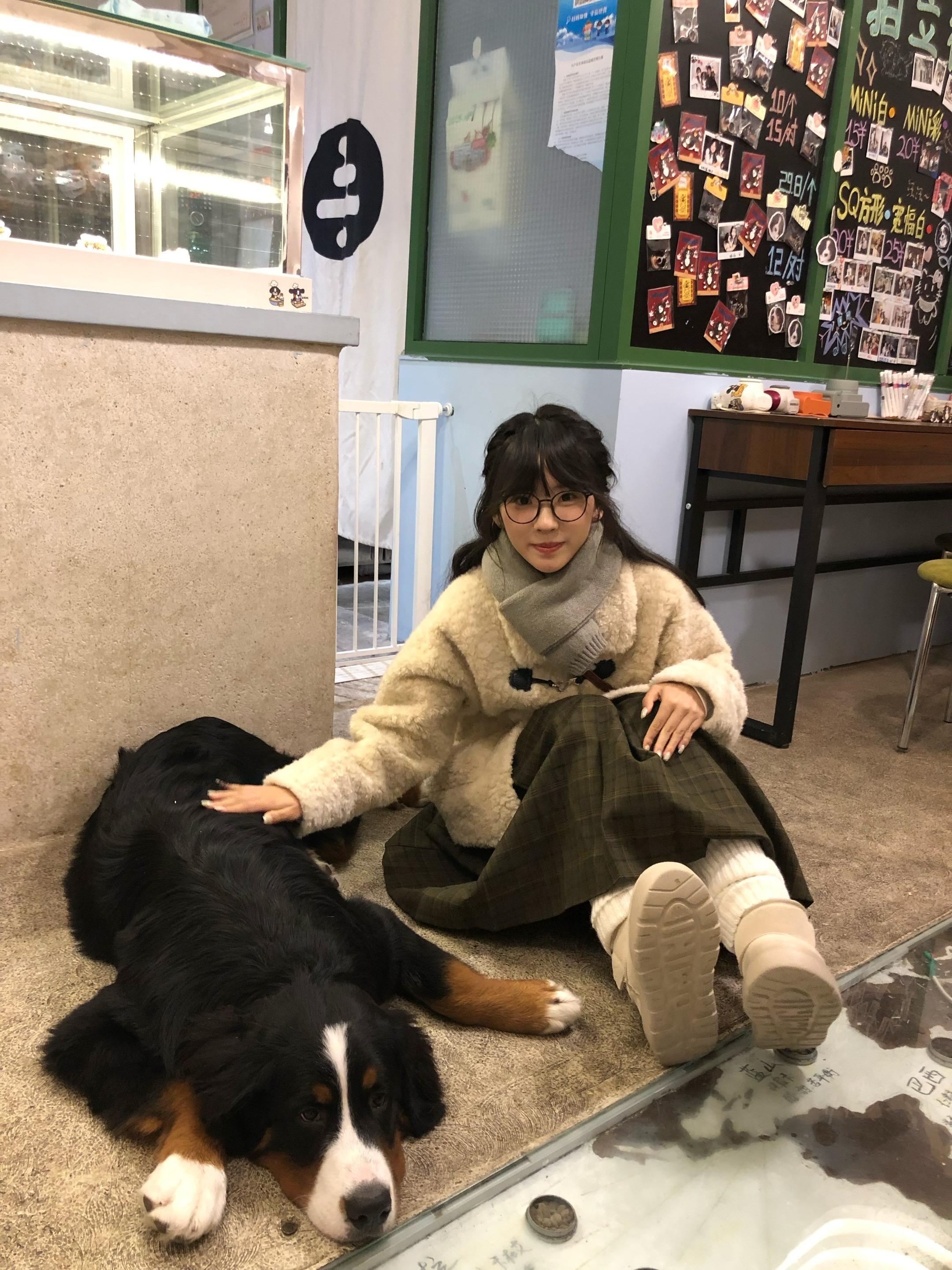 谢谢你带我出去玩 给我拍漂亮的照片把我喂得饱饱的 情绪好好的 跟你在一...