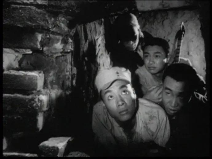 1945抗战中，一大批鬼子来到冉庄，他们拿着铁锹、洋镐和铁棒一进村，就分头搜开了