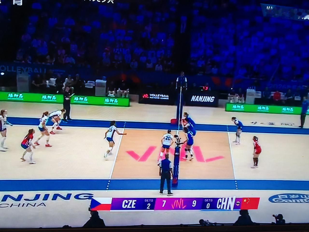 2026年世界女排联赛南京站的比赛，前两局中国女排20：25，20：25失利，四