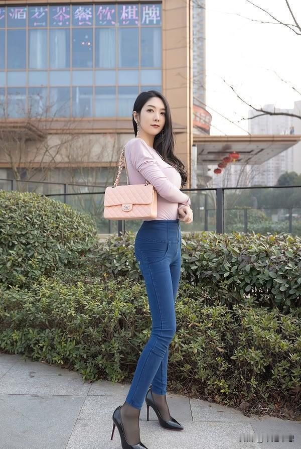 什么样的丝袜，能搭配得时尚不媚俗时尚不媚俗，肯定首选库里丝。