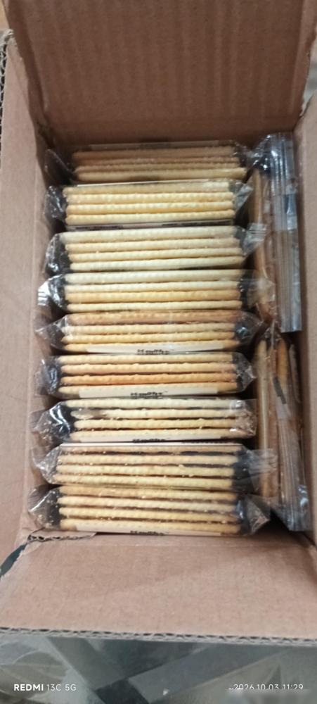 我喜欢吃苏打饼干，我在网上尝试各种牌子的苏打饼干，然后把好吃的品牌记下来，我已经