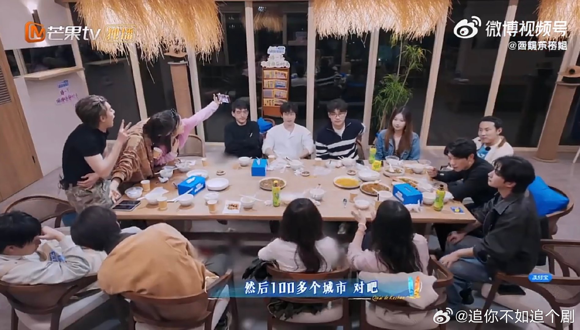 王鹤棣偷拍吴泽林睡觉亲爱的客栈 节目能火，全靠这群人氛围太好！ 