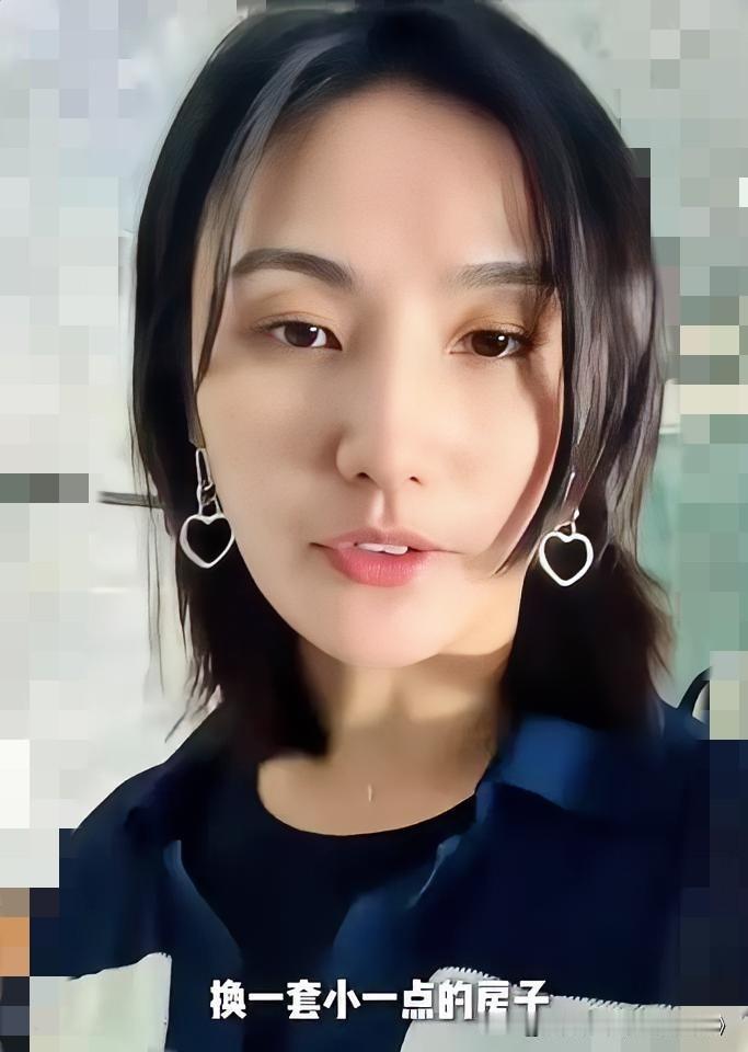 离婚没带娃，却带走了24个商标。
李亚鹏没给前妻钱，但给了她一条能自己赚钱的路。