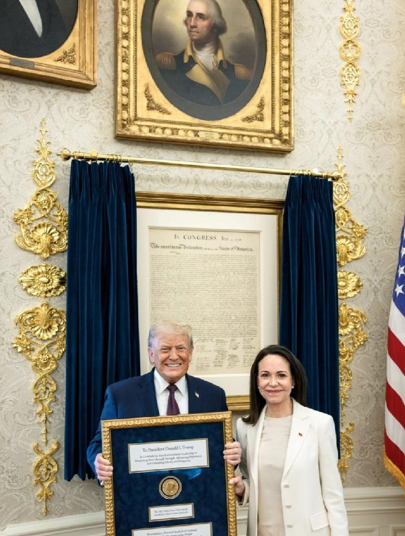 委内瑞拉反对派领袖马查多日前到访白宫，拜会美国总统特朗普，当面送上自己的诺贝尔和