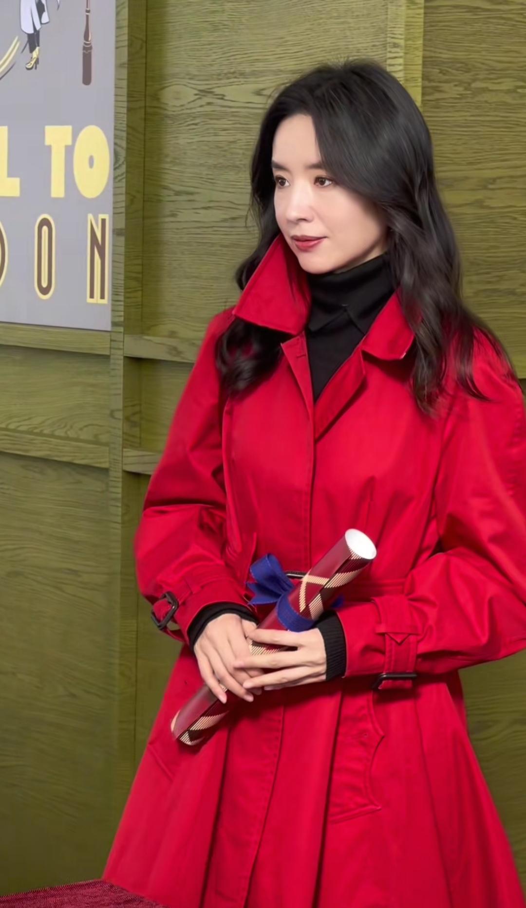 刚刷到个新闻，差点没把嘴里的咖啡喷出来，董洁在最近的一次采访里，头一回谈起她和潘