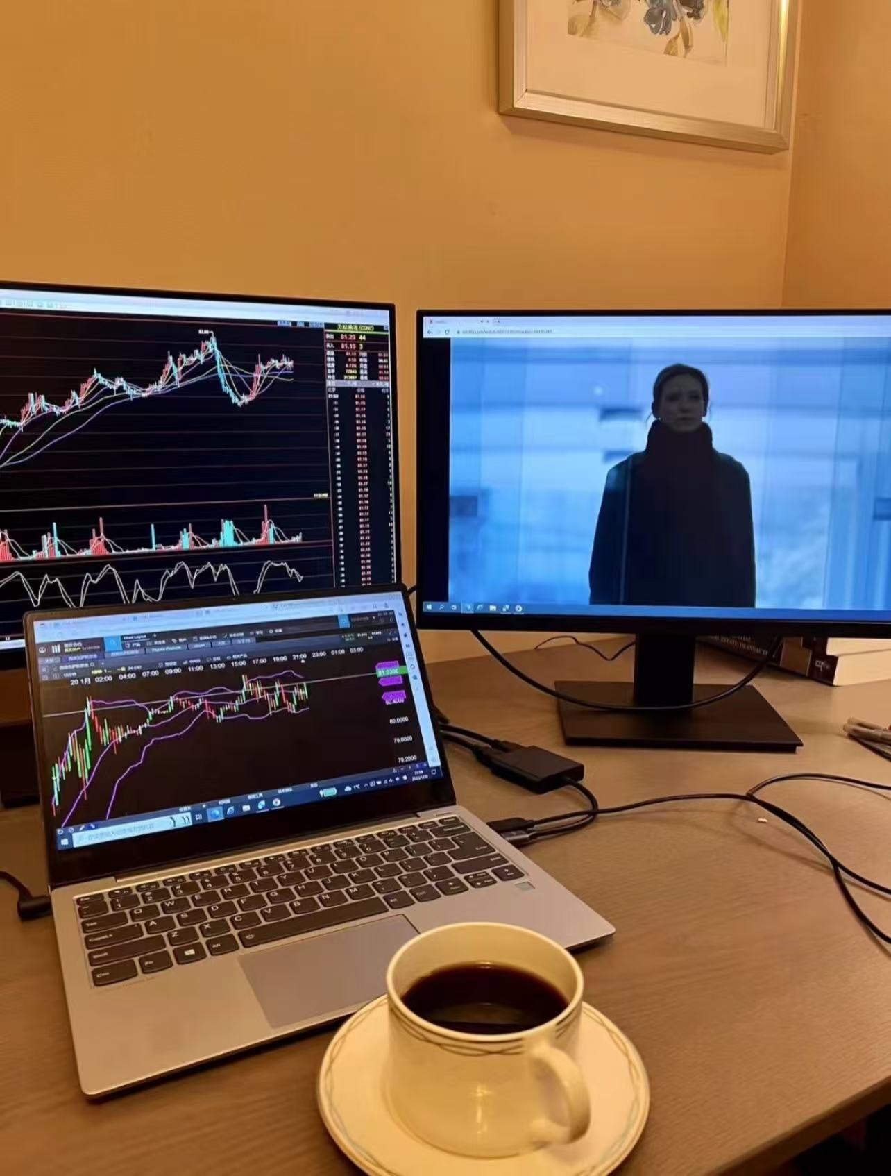 中午好，兄弟们！今天是本周最后一天，也是本周收官之战。不管昨天是亏是赚，都已经翻