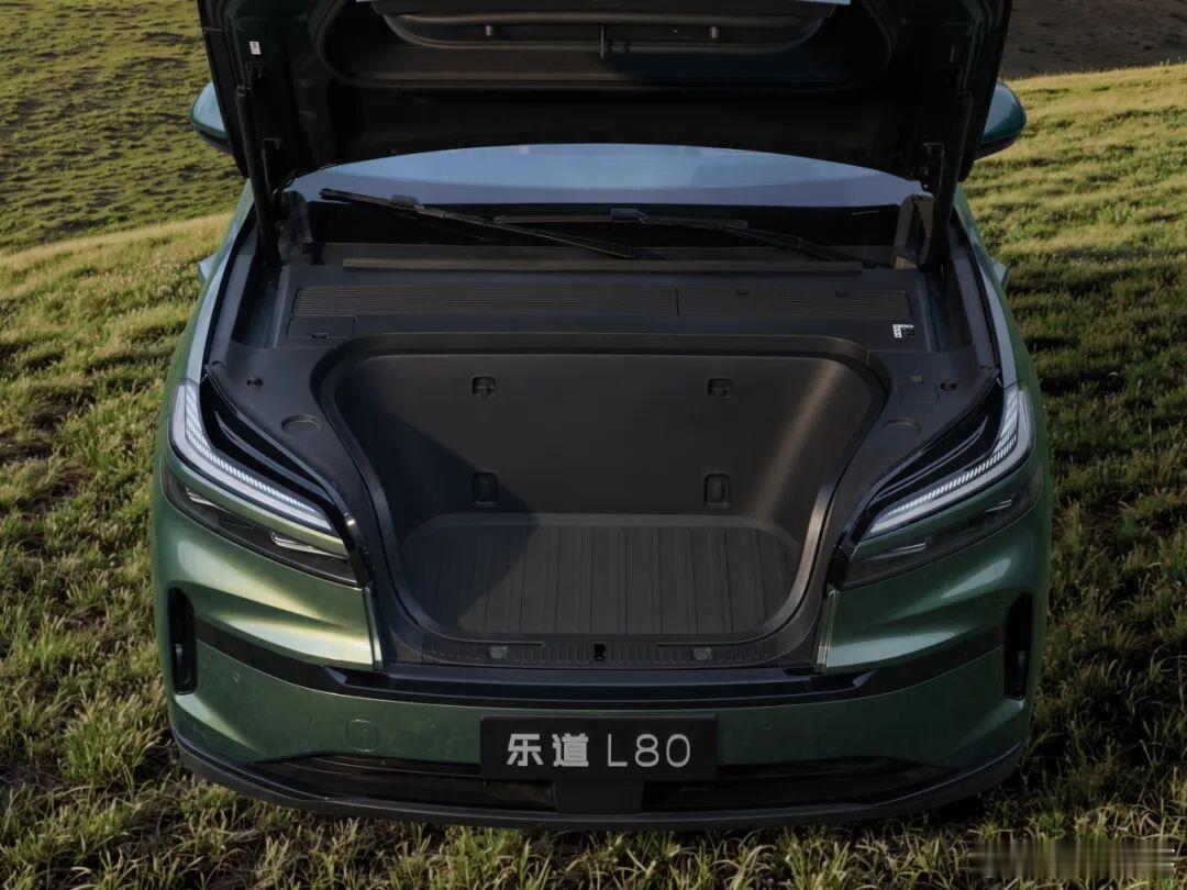 纯电 SUV 市场早已告别单纯尺寸内卷，空间利用率与场景实用性，才是家用旗舰车型