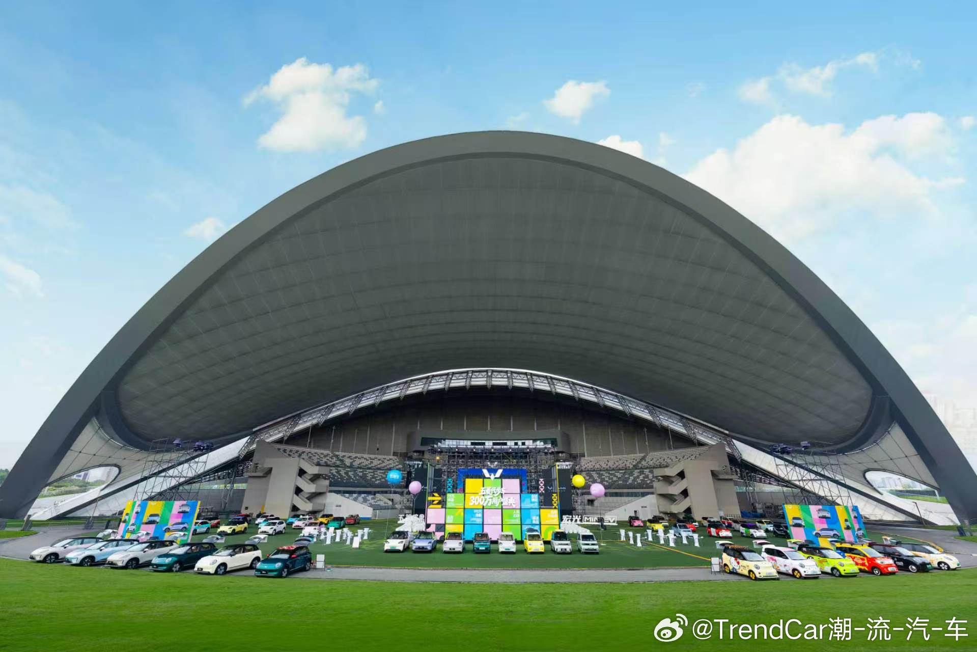 六载同行，300万份玩心集结！五菱代步车全球300万用户盛典燃动成都露天音乐公园