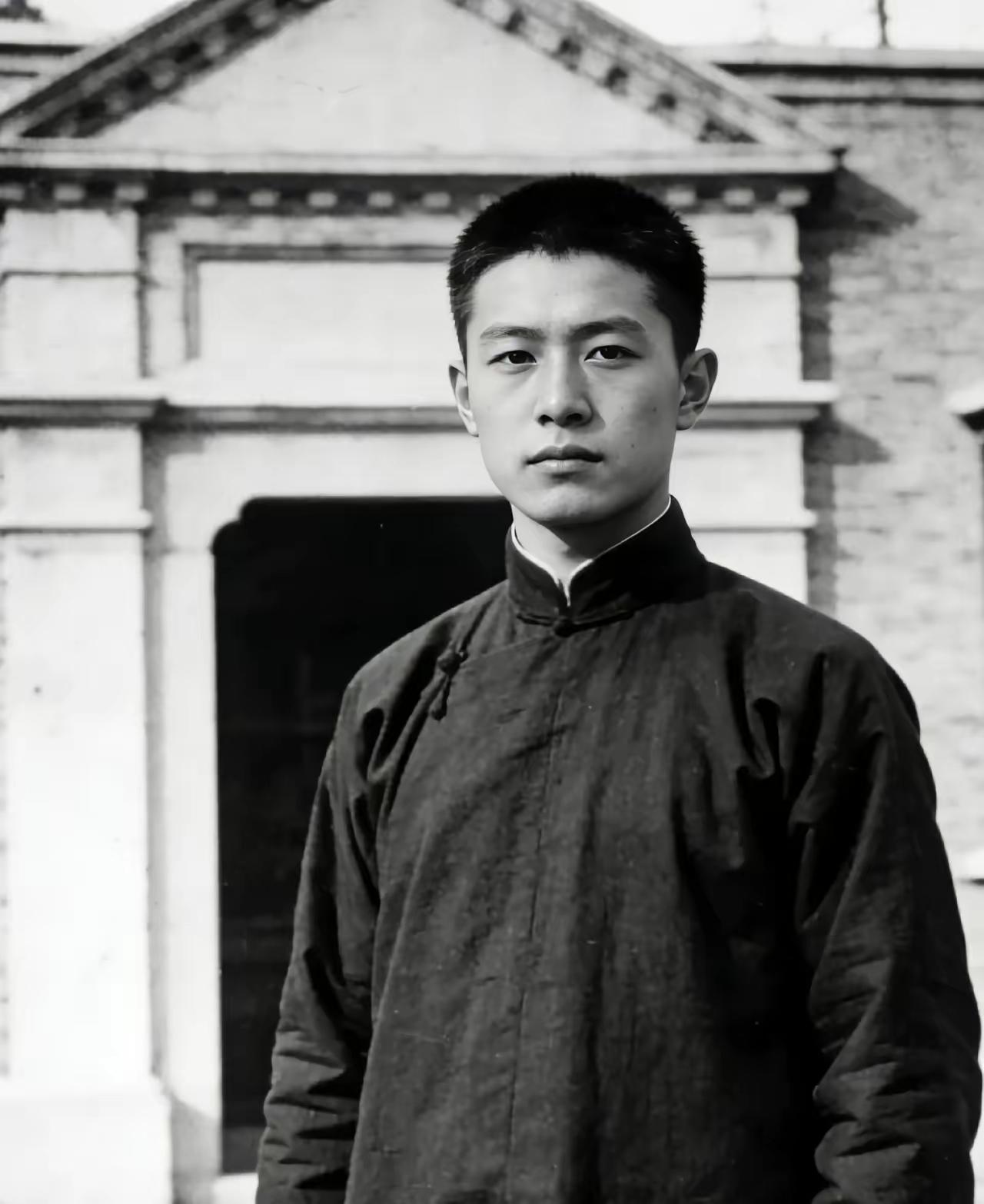 26岁的陈乔年，用生命告诉我们，幸福从来都不是凭空而来！

他在龙华刑场受尽酷刑