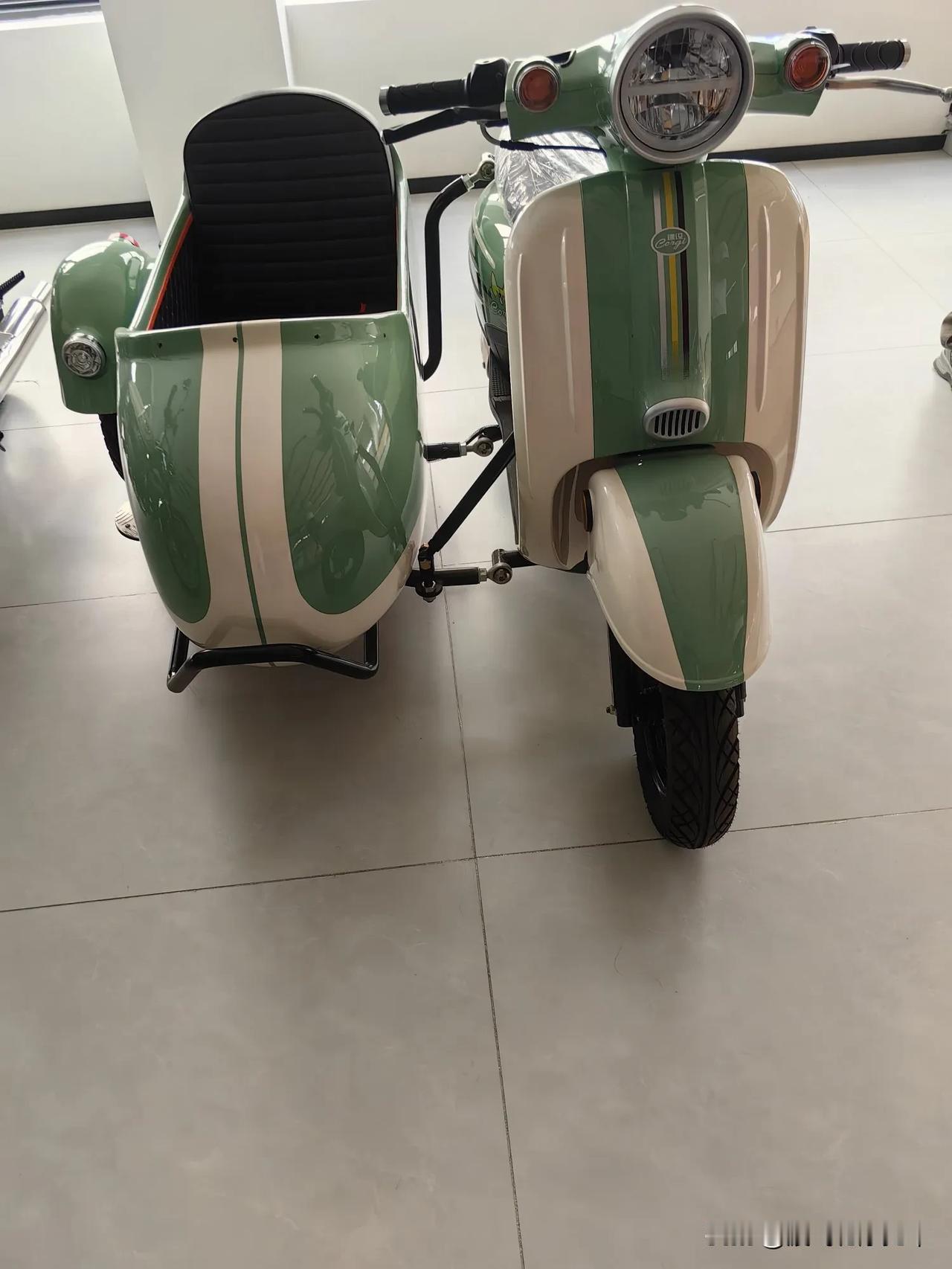 一台踏板车边三轮，打骨折，就一台。110自动离合踏板车边三轮。
