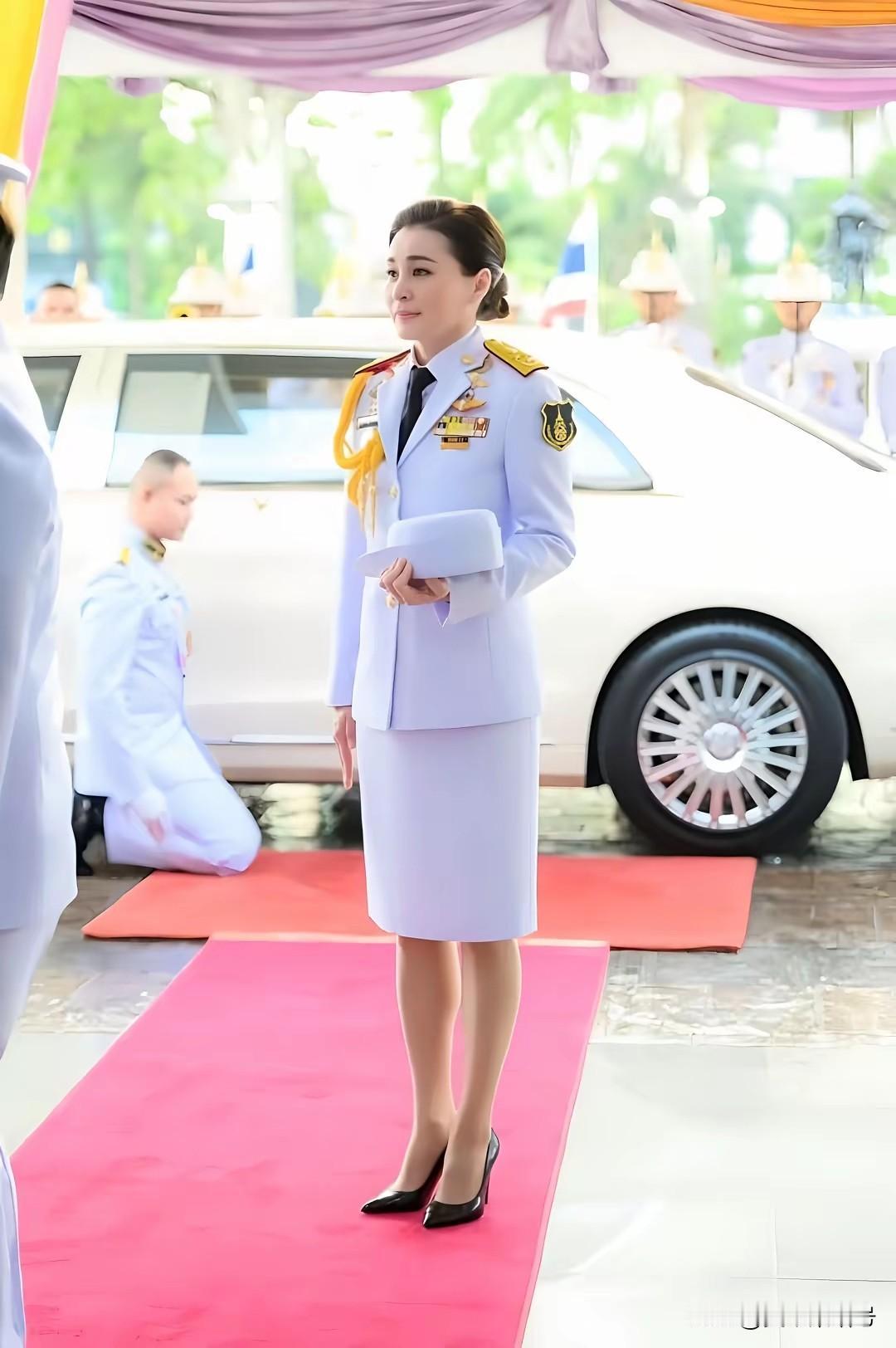 谁能拒绝这样一位“颜值与心智双在线”的王室女性？素提达王后的优雅从不是表面功夫，