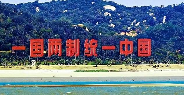 装甲车轰鸣着开进闹市区，手机突然断网只能打电话，民进党当局正把战火往老百姓家里引