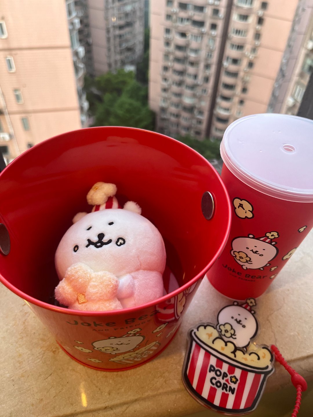 姐妹们今天看电影顺手入了儒意电影x自嘲熊的联动周边！！好可爱吖！！这次联名不管设