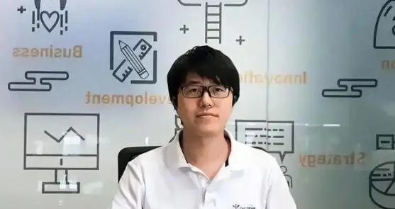 美国为了抢一个中国留学生下了血本：天价奖金、直接送永久绿卡，业内企业排着队递橄榄