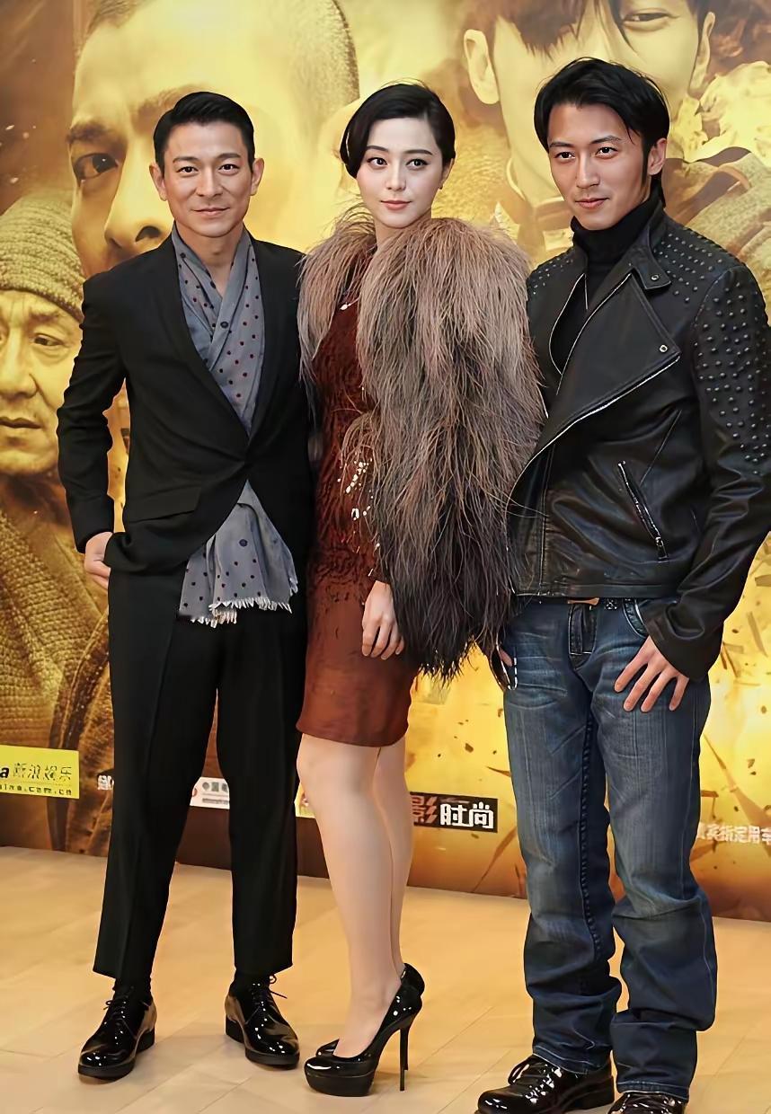 左边的，
右边的，
想必大家都知道吧。
中间这个是谁啊？