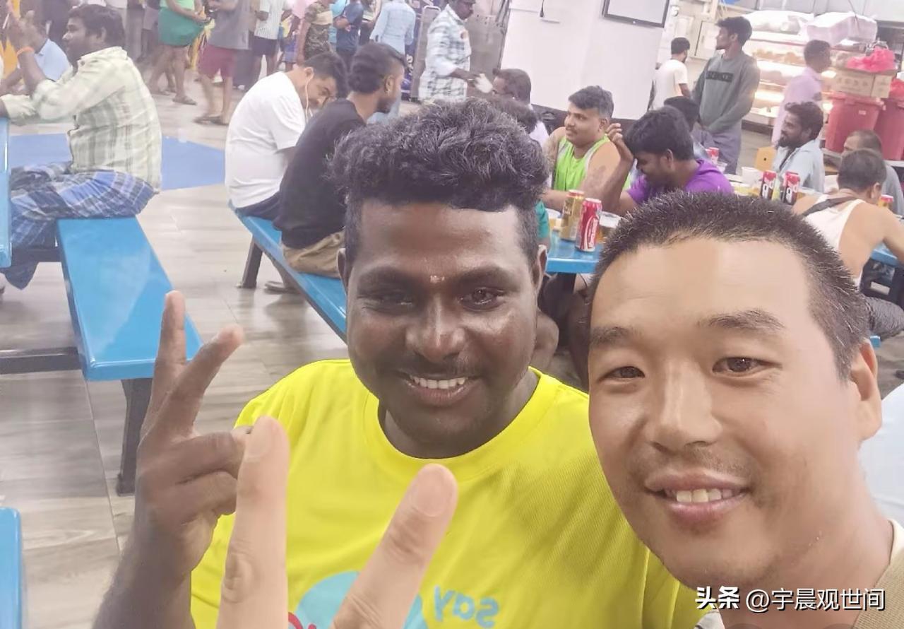 今天在食堂和印度友人喝一杯！