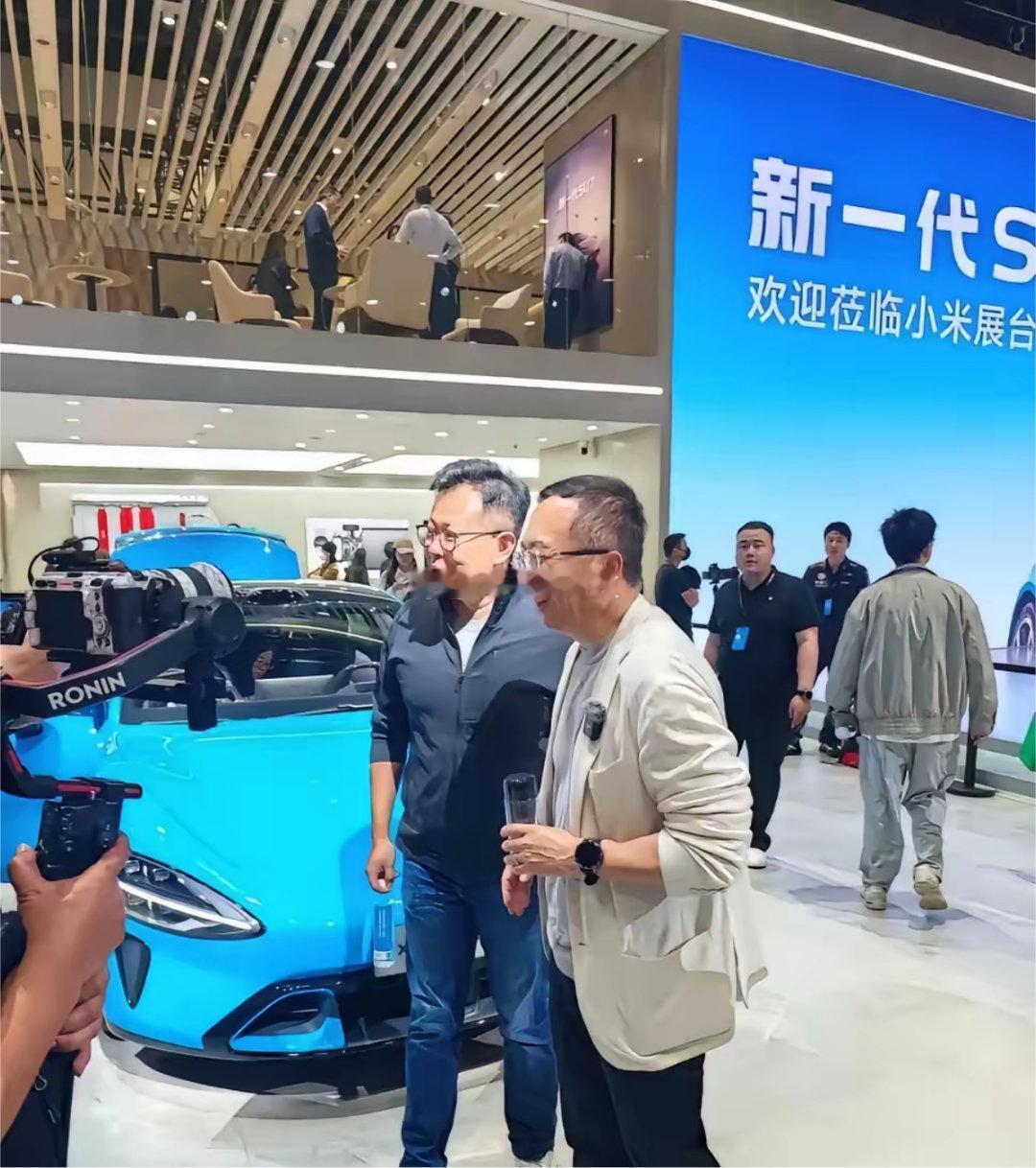 赵明去了北京车展，现身小米汽车展台明哥以前在手机领域和小米是竞争对手现在来到汽车