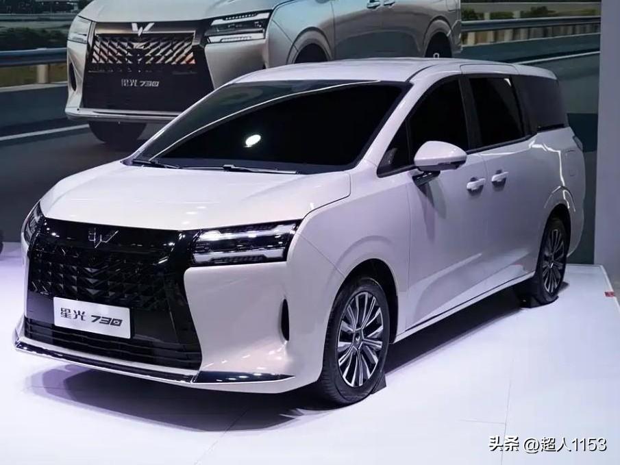 五菱星光730它是大七座舒享的座驾，为我们多人口的家庭二胎、三代同堂出行提供了极