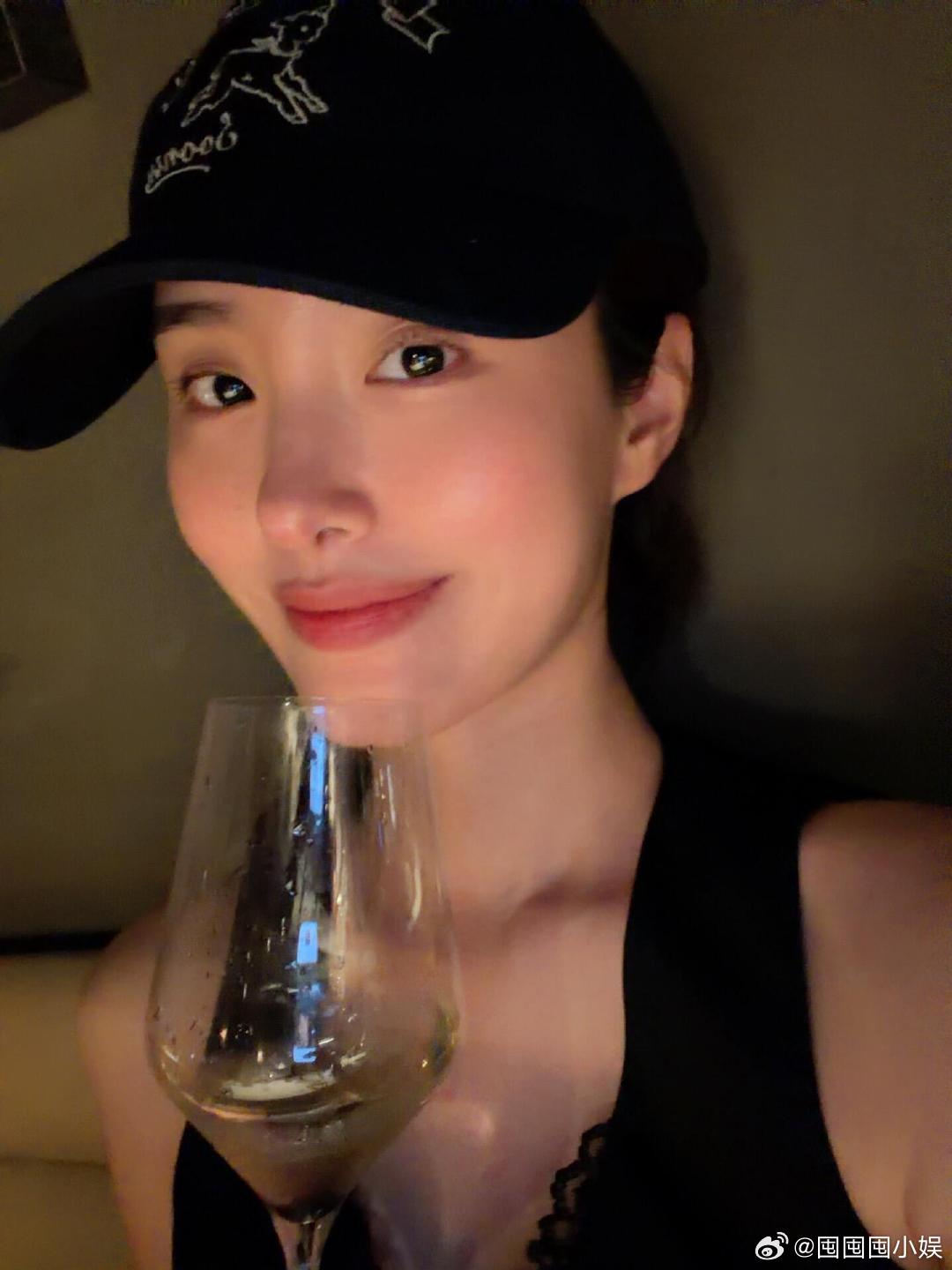 杨采钰和老公约会杨采钰晒与老公约会合照杨采钰和老公约会 ，每次看杨采钰的私下日常