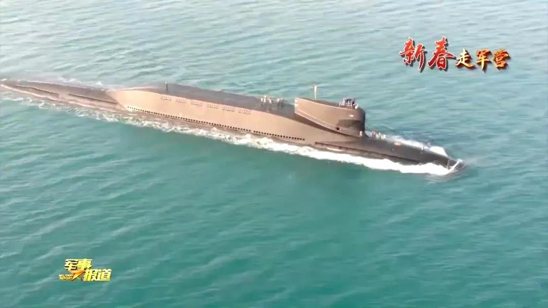 能看看战略大黑鱼的内景，这搁以前想都不敢想，即使是外部轮廓照那也得打几层码，现在