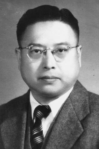 1949年，黄竞武被捕，敌人见他不屈服，就把他活埋。当泥土将他全部埋没时，敌人正