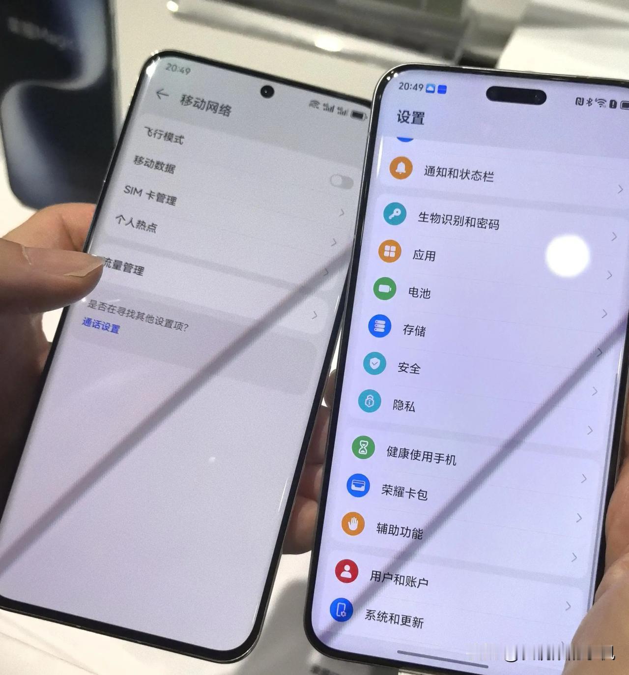 左边华为P60Pro，右边荣耀Magic7 Pro开8T单扫模式，频闪表现对比。