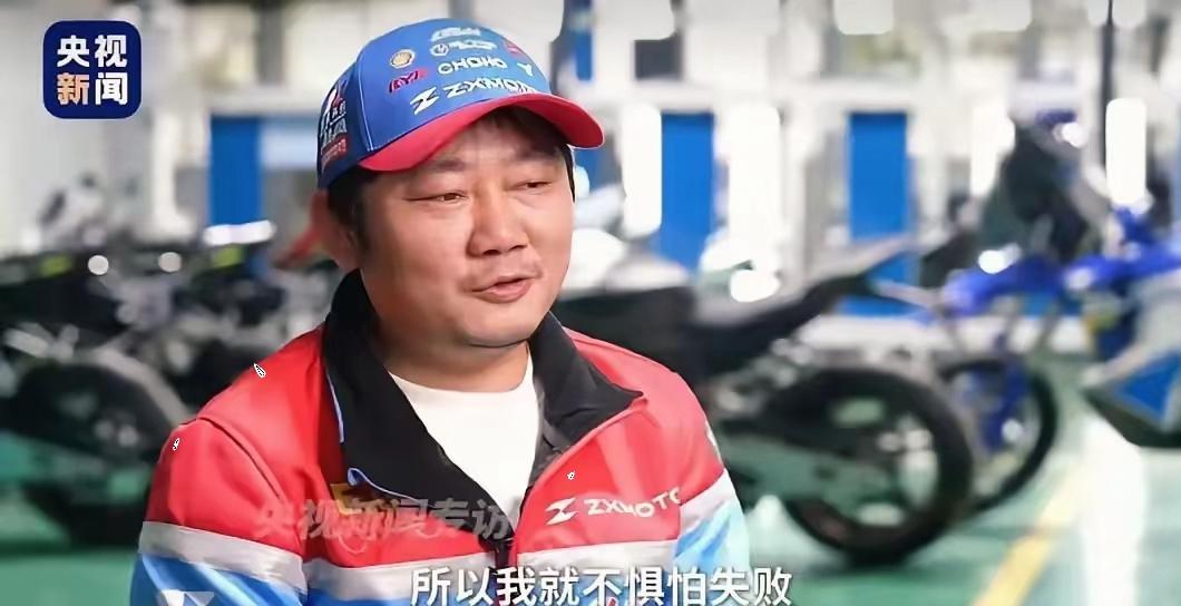 张雪去重庆创业前，曾在浙江一家公司工作4年。他的女老板应儿说：张雪这个人太实诚了