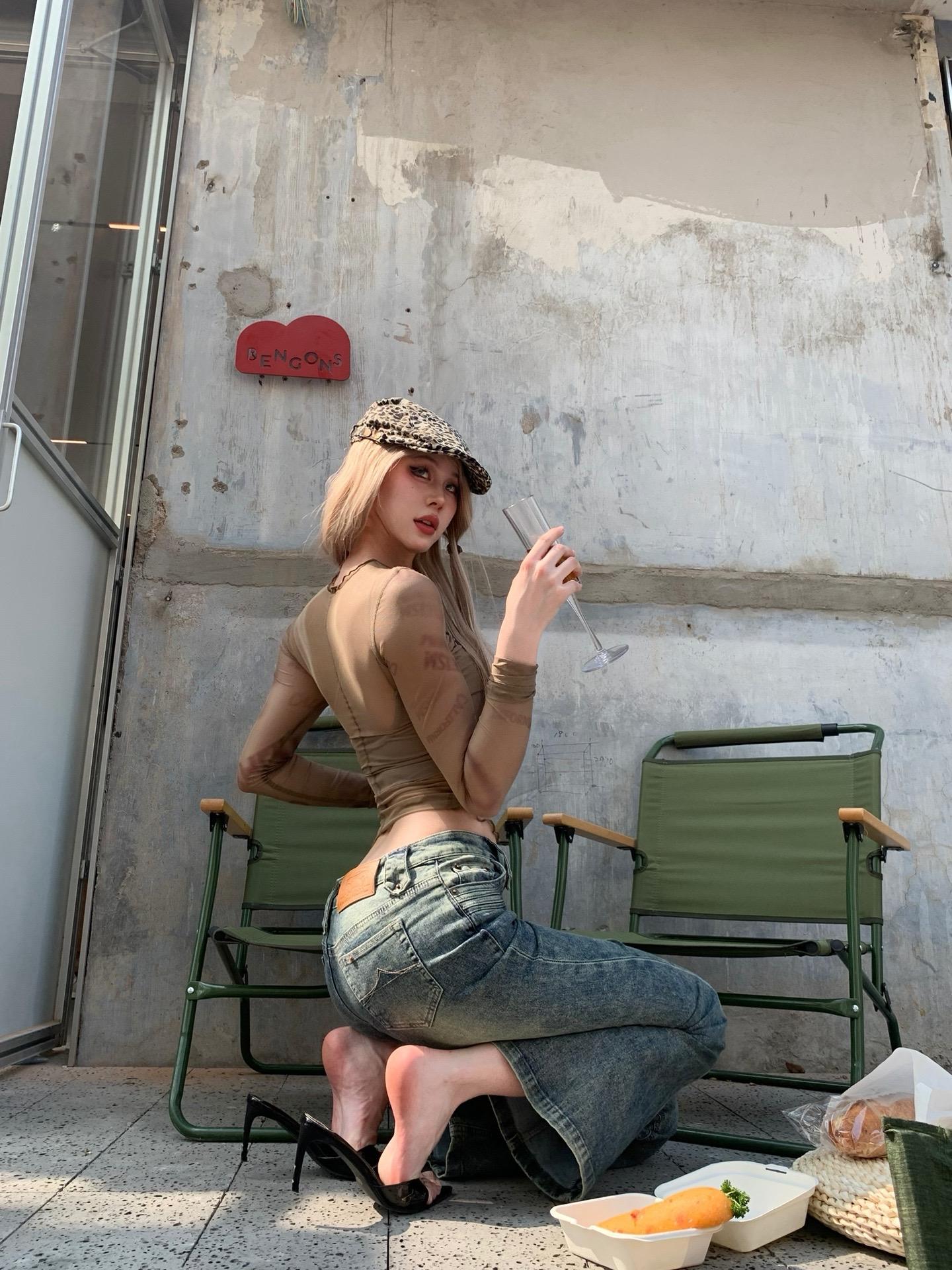最近压力很大 还好小帅懂事跟别的小美跑了。