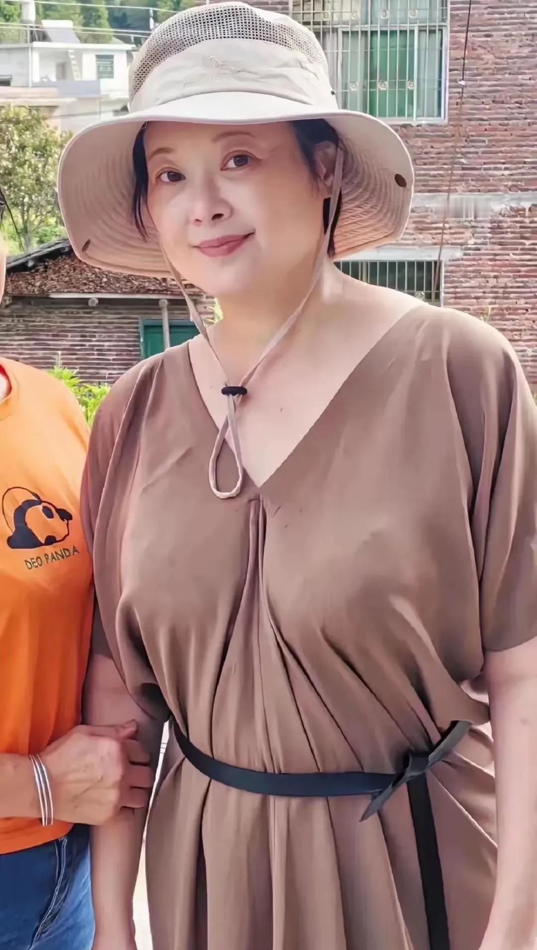 女明星对身材疏于管理，到底会有多可怕？可能很多人对袁立的印象还停留在婀娜多姿的时